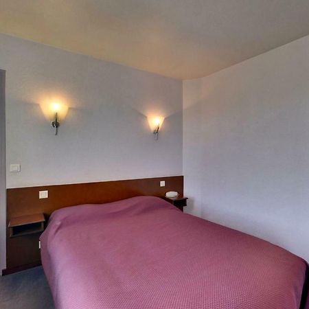Logis Auberge Des Vieux Chenes Malemort Buitenkant foto