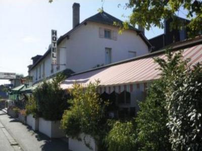 Logis Auberge Des Vieux Chenes Malemort Buitenkant foto