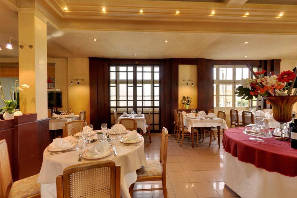 Logis Auberge Des Vieux Chenes Malemort Buitenkant foto