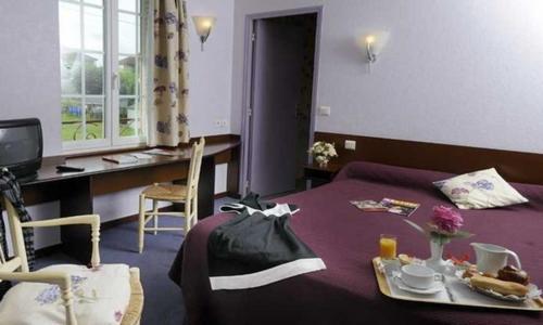 Logis Auberge Des Vieux Chenes Malemort Buitenkant foto